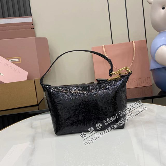 MIU MIU專櫃繆繆最新款油蠟漆皮飯盒包 jh2936型號：5NE841